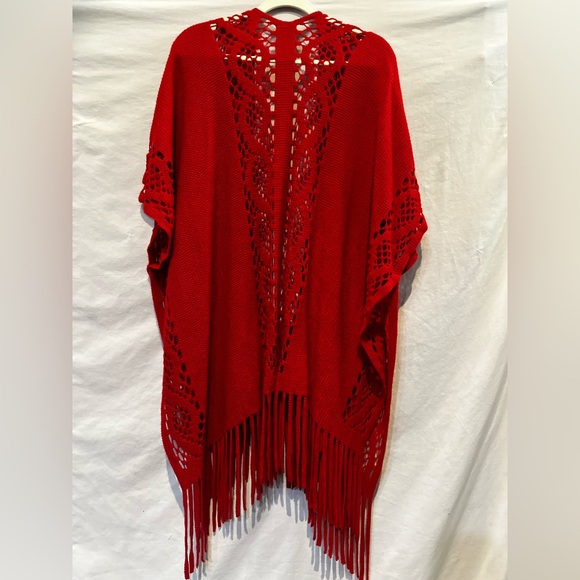 NWOT Anthony Original Red Knit Shawl With Armholes and Fringe Hem - O/S - Picture 4 of 8